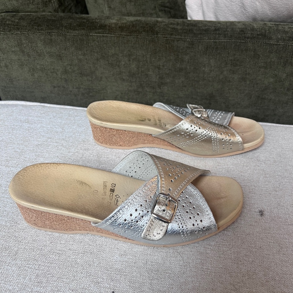 WORISHOFER Metallic Silver Buckle Slide Sandals - Picture 2 of 5